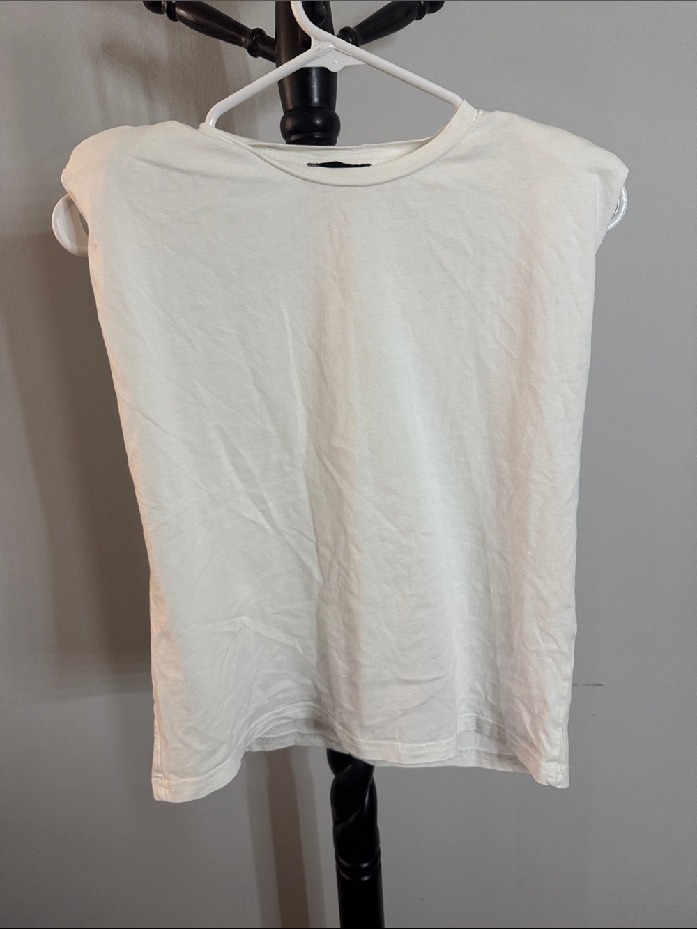Women's White Sleeveless Tank Top w Shoulder Pads 20.T